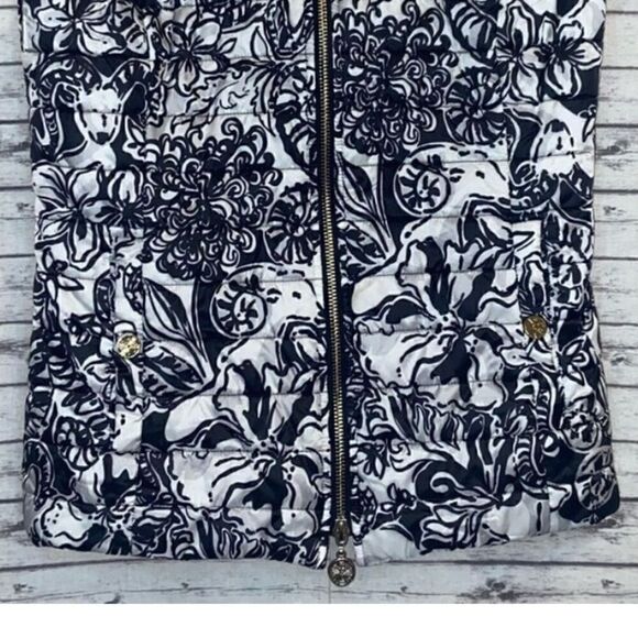 Lilly Pulitzer Elyn Puffer Vest With a Twist - Picture 6 of 9